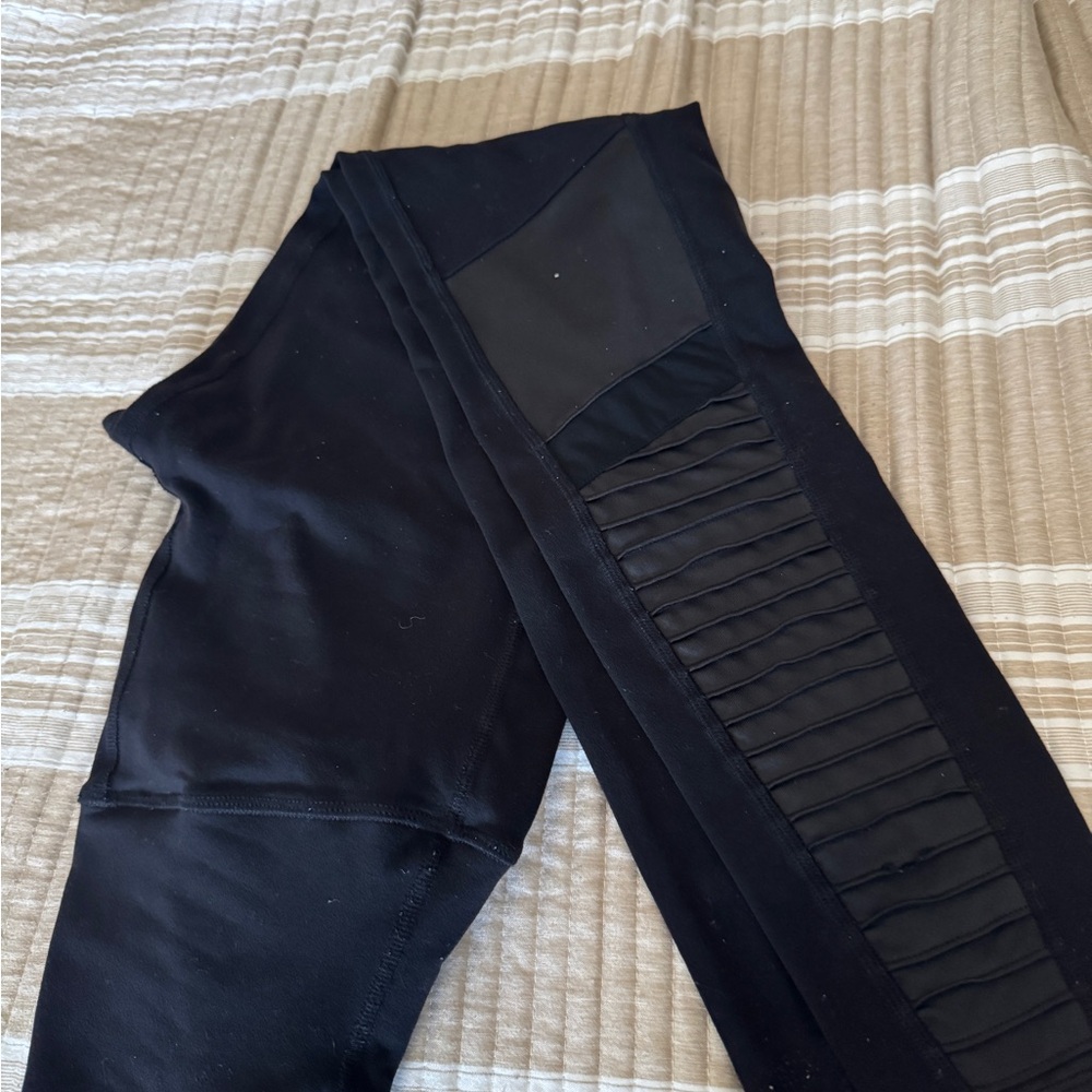 ALO Yoga Moto leggings